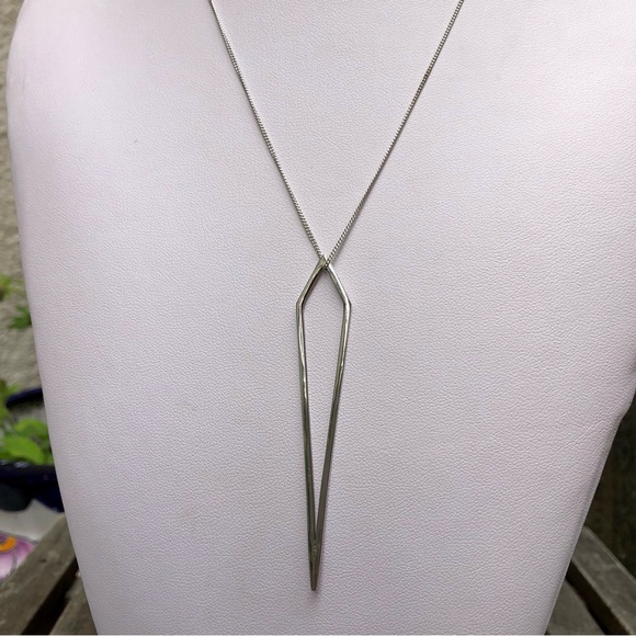 Sterling Silver pendant and chain - Picture 2 of 7